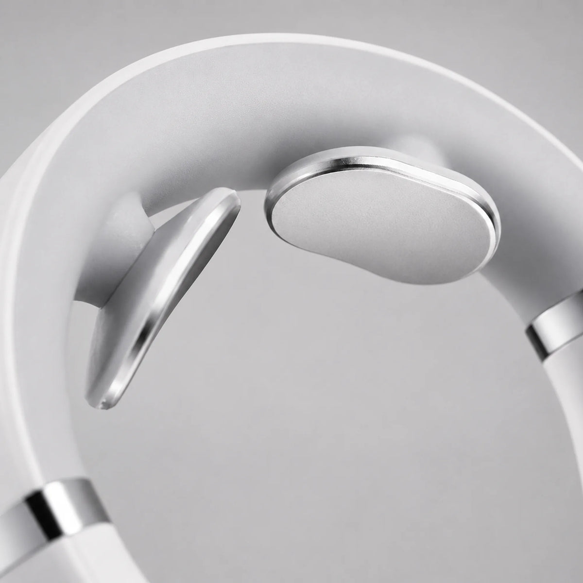 Close view of the two metal electrode pads that rest against the back of the neck